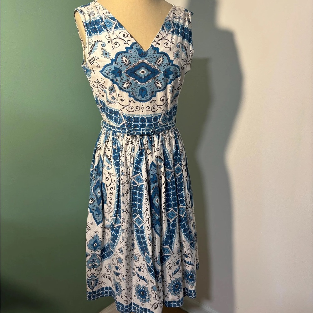 Vintage 1950’s Blue Midi Dress with Floral Print and Sleeveless Design